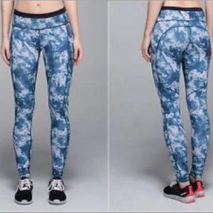 Lululemon Blue Tie Dye Leggings SIZE 4